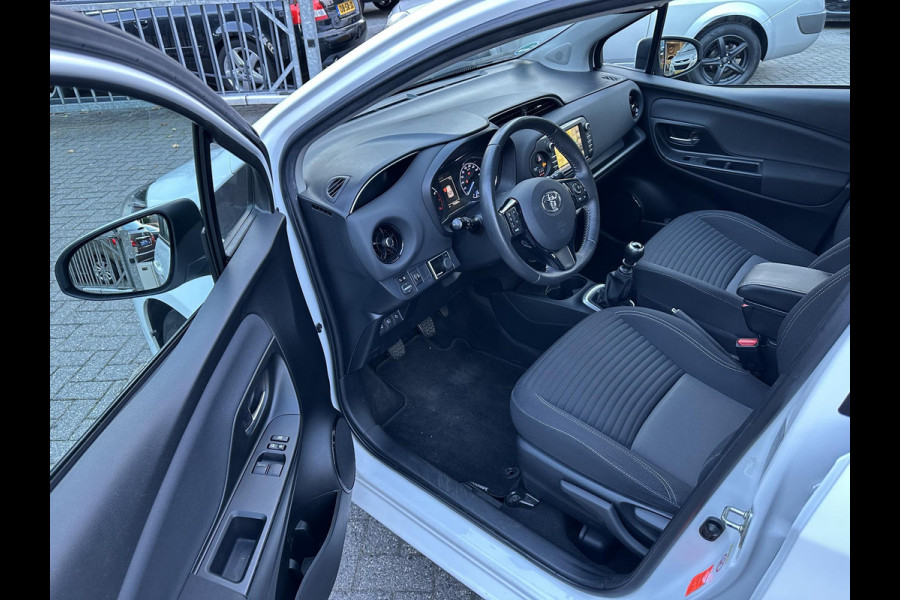 Toyota Yaris 1.5 VVT-i 112PK 5drs Aspiration 1eEig|79dKM|Standkachel|Navi|Camera Toyota Yaris 1.5 VVT-i 112PK 5drs Aspiration 1eEig|79dKM|Standkachel|Navi|Camera