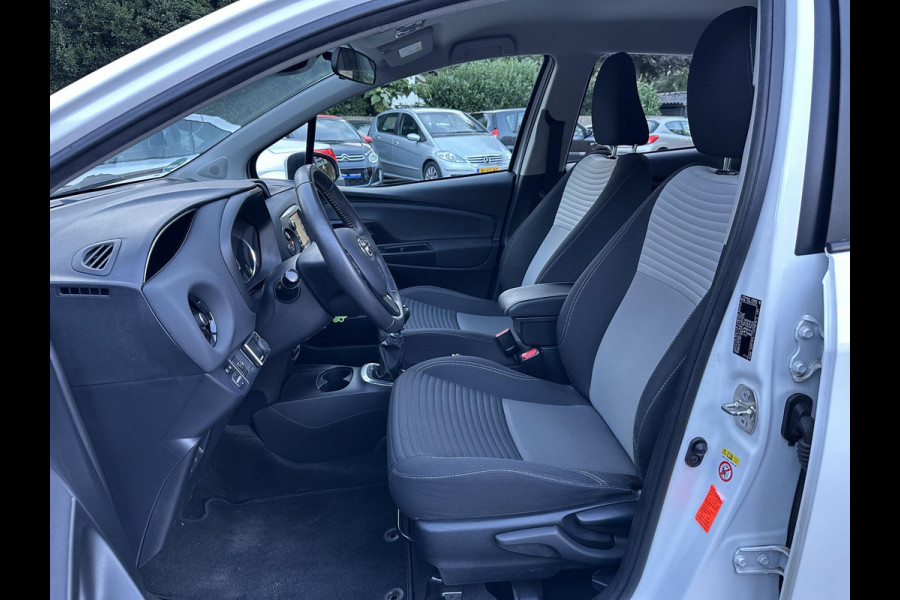 Toyota Yaris 1.5 VVT-i 112PK 5drs Aspiration 1eEig|79dKM|Standkachel|Navi|Camera Toyota Yaris 1.5 VVT-i 112PK 5drs Aspiration 1eEig|79dKM|Standkachel|Navi|Camera
