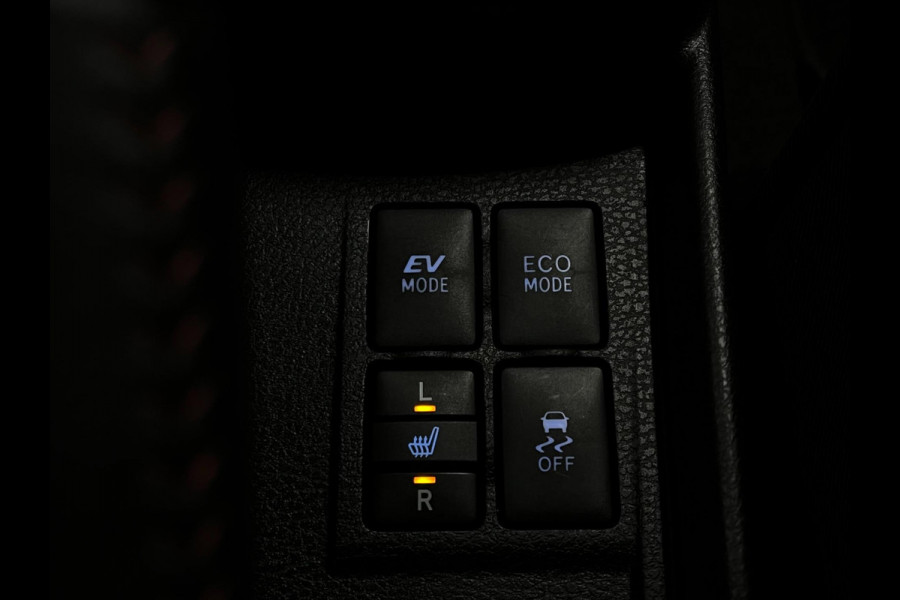 Toyota Yaris 1.5 Hybrid Bi-Tone | Lane | Camera | LED| Clima