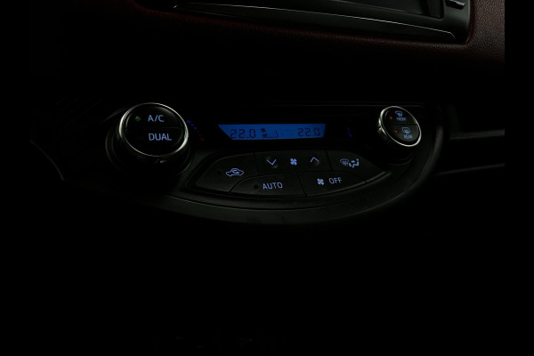Toyota Yaris 1.5 Hybrid Bi-Tone | Lane | Camera | LED| Clima