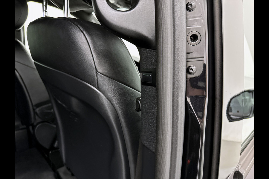 Mercedes-Benz V-Klasse 300d Extra Lang DC Avantgarde Edition Airmatic Luchtvering Memory seats Dubbele cabine Adaptieve cruise control Leder Navigatie