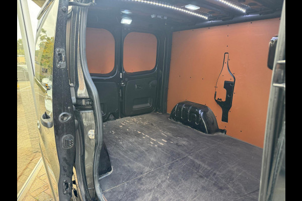 Renault Trafic 2.0 dCi 130 T29 L1H1 Luxe / Navi / Trekhaak / Clima / Keyless / Side Bars / Betimmering laadruimte Renault Trafic 2.0 dCi 130 T29 L1H1 Luxe / Navi / Trekhaak / Clima / Keyless / Side Bars / Betimmering laadruimte