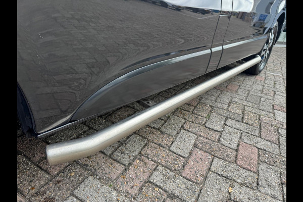 Renault Trafic 2.0 dCi 130 T29 L1H1 Luxe / Navi / Trekhaak / Clima / Keyless / Side Bars / Betimmering laadruimte Renault Trafic 2.0 dCi 130 T29 L1H1 Luxe / Navi / Trekhaak / Clima / Keyless / Side Bars / Betimmering laadruimte