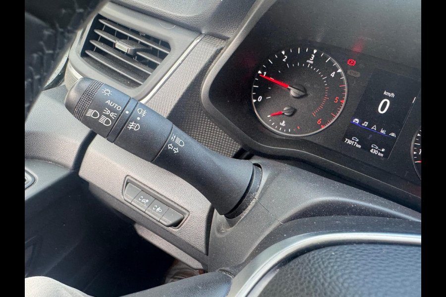 Renault Trafic 2.0 dCi 130 T29 L1H1 Luxe / Navi / Trekhaak / Clima / Keyless / Side Bars / Betimmering laadruimte Renault Trafic 2.0 dCi 130 T29 L1H1 Luxe / Navi / Trekhaak / Clima / Keyless / Side Bars / Betimmering laadruimte