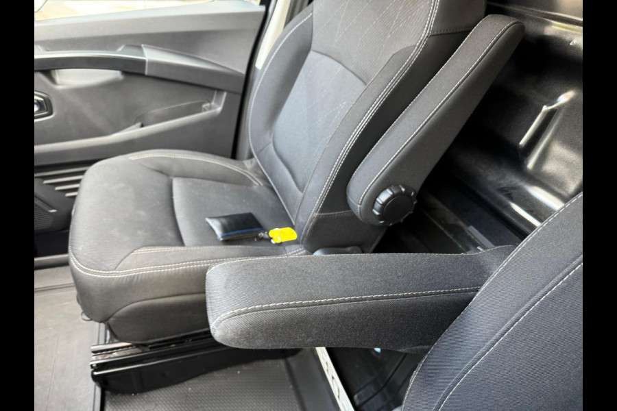 Renault Trafic 2.0 dCi 130 T29 L1H1 Luxe / Navi / Trekhaak / Clima / Keyless / Side Bars / Betimmering laadruimte Renault Trafic 2.0 dCi 130 T29 L1H1 Luxe / Navi / Trekhaak / Clima / Keyless / Side Bars / Betimmering laadruimte