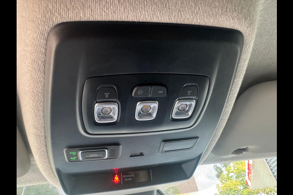 Renault Trafic 2.0 dCi 130 T29 L1H1 Luxe / Navi / Trekhaak / Clima / Keyless / Side Bars / Betimmering laadruimte Renault Trafic 2.0 dCi 130 T29 L1H1 Luxe / Navi / Trekhaak / Clima / Keyless / Side Bars / Betimmering laadruimte