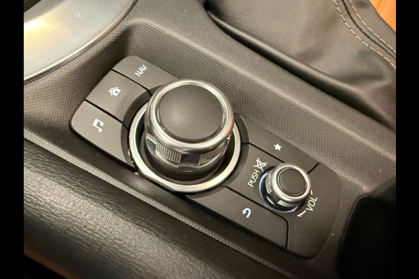 Fiat 124 Spider 1.4 MultiAir Turbo NAVI/LED/LEDER/CAM/DAB/BOSE/PDC/CRUISE///