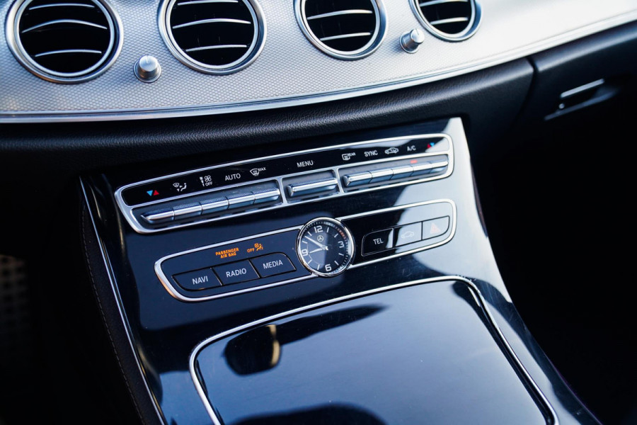 Mercedes-Benz E-Klasse 200 Business Solution AMG | Achterijtrijcamera | Widescreen | BTW | Pano