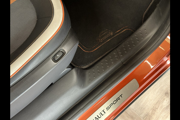 Renault Twingo 0.9 TCe GT 110pk Navi | 17" | Camera | Bluetooth | PDC | Clima | Cruise Control | Complete historie aanwezig