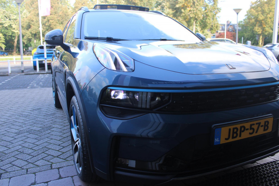 Lynk & Co 01 1.5 261PK PHEV | PANORAMA SCHUIF / KANTELDAK | INFINTY AUDIO | DODEHOEK DETECTIE | NAVIGATIE | DASHBOARD CAMERA | ELEKTRISCHE STOELVERSTELLING MET GEHEUGEN FUNCTIE | DAB+ RADIO | DRAADLOZE APPLE CARPLAY/ANDROID AUTO | DRAADLOZE TELEFOONLADER | ELEKTRISCH BEDIENBARE ACHTERKLEP | STOEL VERWARMING | 360° CAMERA | DODEHOEK DETECTIE | ZWARTE HEMEL BEKLEDING | KEYLESS ENTRY/START | 20" LICHTMETALEN VELGEN |
