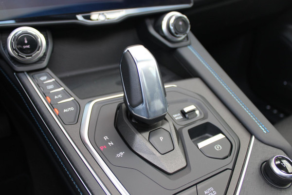Lynk & Co 01 1.5 261PK PHEV | PANORAMA SCHUIF / KANTELDAK | INFINTY AUDIO | DODEHOEK DETECTIE | NAVIGATIE | DASHBOARD CAMERA | ELEKTRISCHE STOELVERSTELLING MET GEHEUGEN FUNCTIE | DAB+ RADIO | DRAADLOZE APPLE CARPLAY/ANDROID AUTO | DRAADLOZE TELEFOONLADER | ELEKTRISCH BEDIENBARE ACHTERKLEP | STOEL VERWARMING | 360° CAMERA | DODEHOEK DETECTIE | ZWARTE HEMEL BEKLEDING | KEYLESS ENTRY/START | 20" LICHTMETALEN VELGEN |