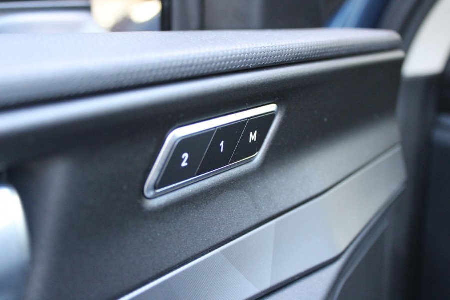 Lynk & Co 01 1.5 261PK PHEV | PANORAMA SCHUIF / KANTELDAK | INFINTY AUDIO | DODEHOEK DETECTIE | NAVIGATIE | DASHBOARD CAMERA | ELEKTRISCHE STOELVERSTELLING MET GEHEUGEN FUNCTIE | DAB+ RADIO | DRAADLOZE APPLE CARPLAY/ANDROID AUTO | DRAADLOZE TELEFOONLADER | ELEKTRISCH BEDIENBARE ACHTERKLEP | STOEL VERWARMING | 360° CAMERA | DODEHOEK DETECTIE | ZWARTE HEMEL BEKLEDING | KEYLESS ENTRY/START | 20" LICHTMETALEN VELGEN |