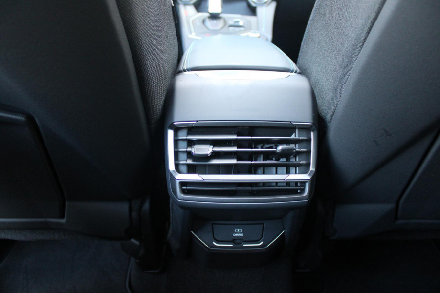Lynk & Co 01 1.5 261PK PHEV | PANORAMA SCHUIF / KANTELDAK | INFINTY AUDIO | DODEHOEK DETECTIE | NAVIGATIE | DASHBOARD CAMERA | ELEKTRISCHE STOELVERSTELLING MET GEHEUGEN FUNCTIE | DAB+ RADIO | DRAADLOZE APPLE CARPLAY/ANDROID AUTO | DRAADLOZE TELEFOONLADER | ELEKTRISCH BEDIENBARE ACHTERKLEP | STOEL VERWARMING | 360° CAMERA | DODEHOEK DETECTIE | ZWARTE HEMEL BEKLEDING | KEYLESS ENTRY/START | 20" LICHTMETALEN VELGEN |