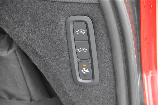 Volvo XC90 T8 455PK Automaat Plug-in Hybrid AWD Ultimate Dark HEICO / Luchtvering / Panoramisch schuif en kantel dak / Head-Up Display / Google Services / Adaptieve Cruise Control / Harman Kardon Audio/