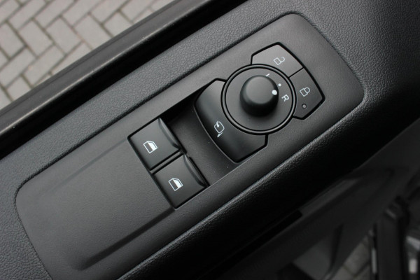 Ford Transit Custom 320 2.0 TDCI L2H1 170PK AWD 4X4 JB-EDITION / 3-ZITS / DRIVERS PACK / NAVIGATIE / FULL BLACK / BPM VRIJ / APPLE