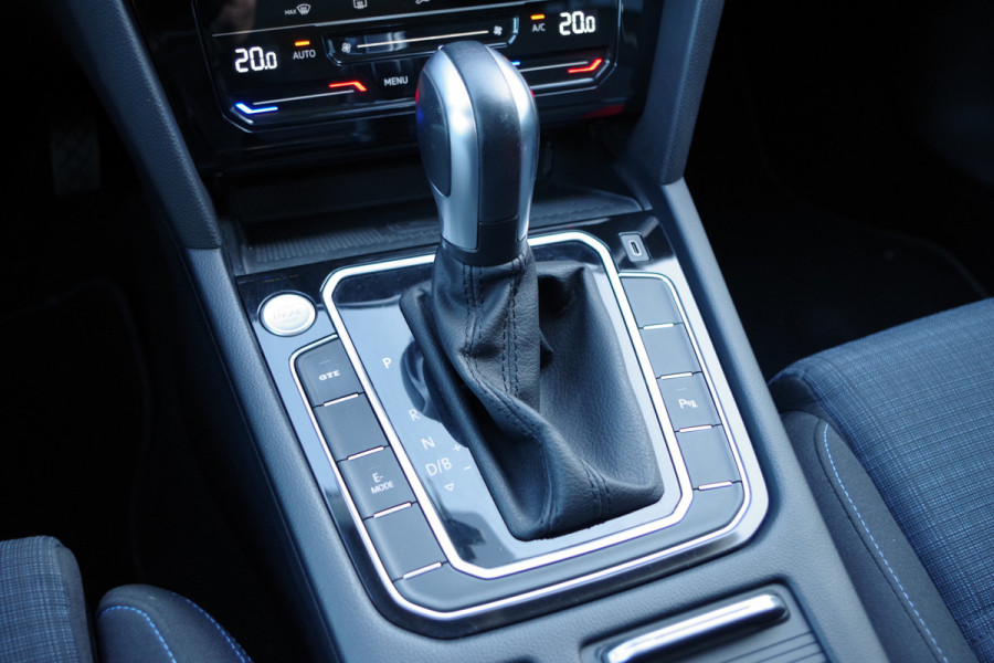 Volkswagen Passat Variant 1.4 TSI PHEV GTE Business 218 PK, Panoramadak, Camera, LED-Matrix