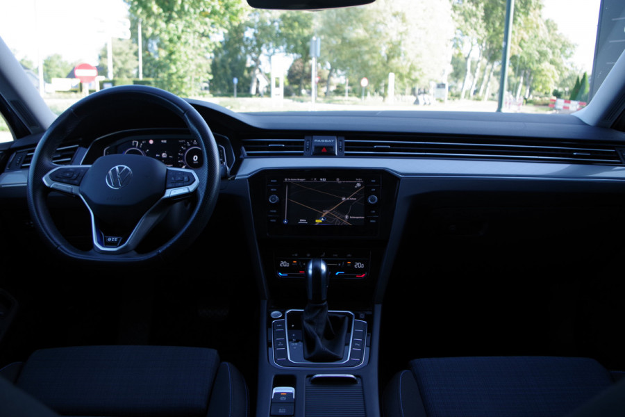 Volkswagen Passat Variant 1.4 TSI PHEV GTE Business 218 PK, Panoramadak, Camera, LED-Matrix
