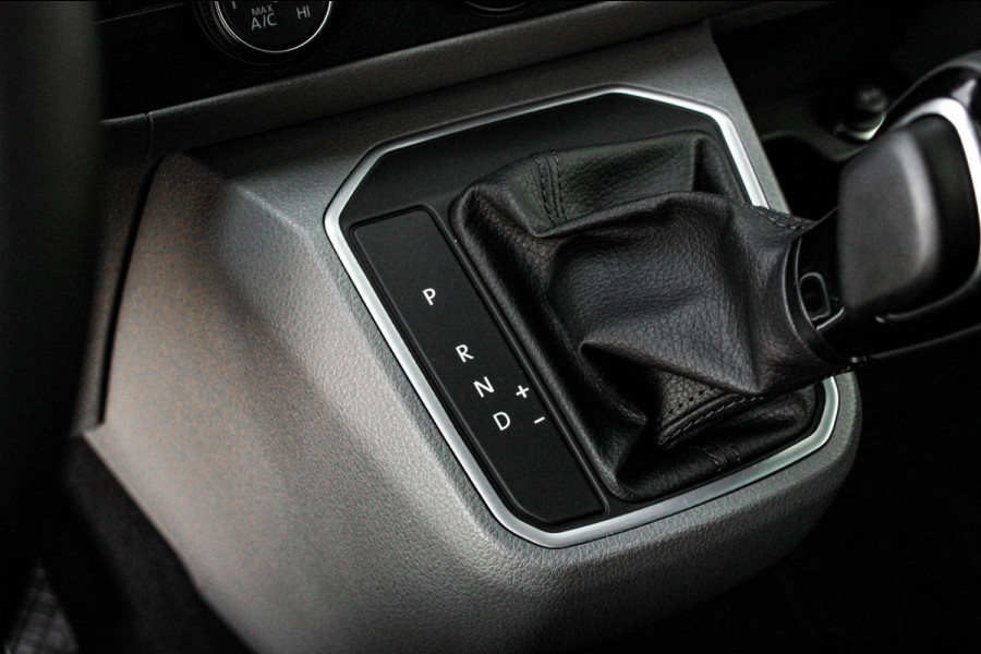 Volkswagen Transporter 2.0 TDI L2H1 150PK DIRECT RIJDEN BULLI SPECIAL / LEDEREN BEKLEDING / DUBBEL CABINE / NAVIGATIE / ACTIVE