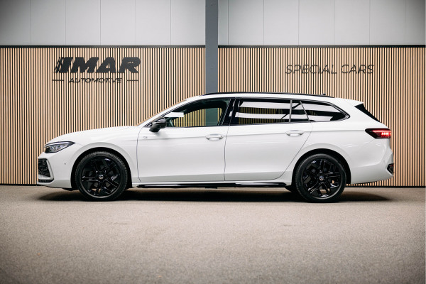 Volkswagen Passat R-Line Diesel | Trekhaak | Pano | Head-up | Stoelmassage |