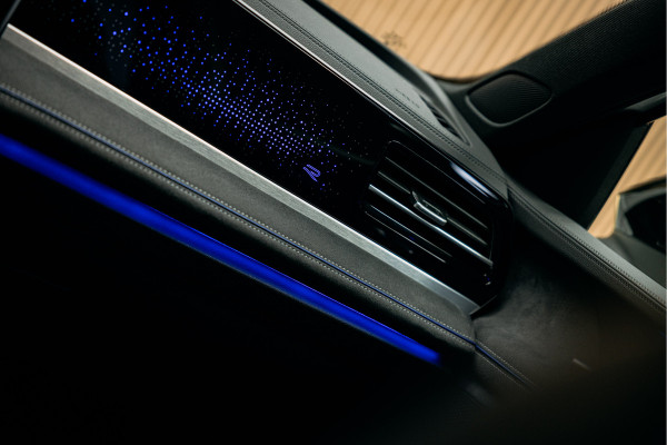 Volkswagen Passat R-Line Diesel | Trekhaak | Pano | Head-up | Stoelmassage |