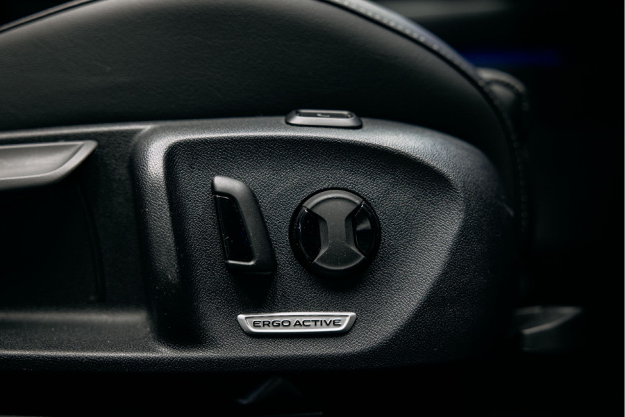 Volkswagen Passat R-Line Diesel | Trekhaak | Pano | Head-up | Stoelmassage |