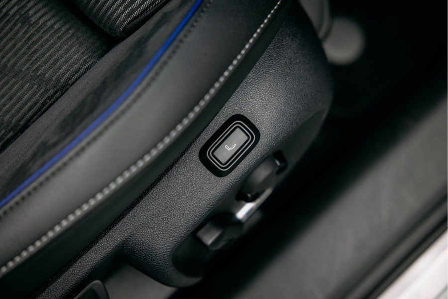 Volkswagen Passat R-Line Diesel | Trekhaak | Pano | Head-up | Stoelmassage |