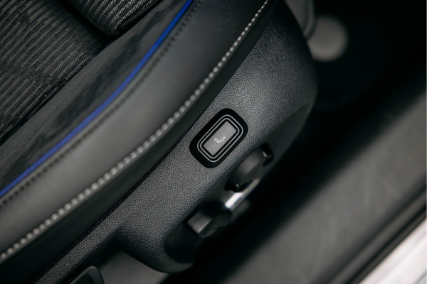 Volkswagen Passat R-Line Diesel | Trekhaak | Pano | Head-up | Stoelmassage |