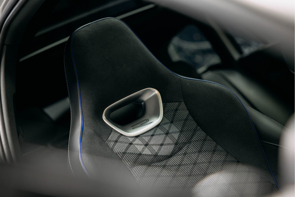 Volkswagen Passat R-Line Diesel | Trekhaak | Pano | Head-up | Stoelmassage |