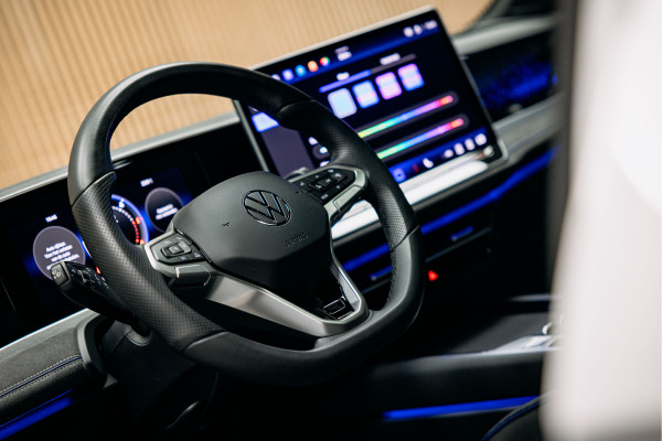 Volkswagen Passat R-Line Diesel | Trekhaak | Pano | Head-up | Stoelmassage |