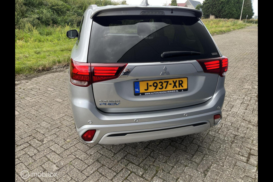 Mitsubishi Outlander 2.4 PHEV Pure trekhaak parkeersensoren camera