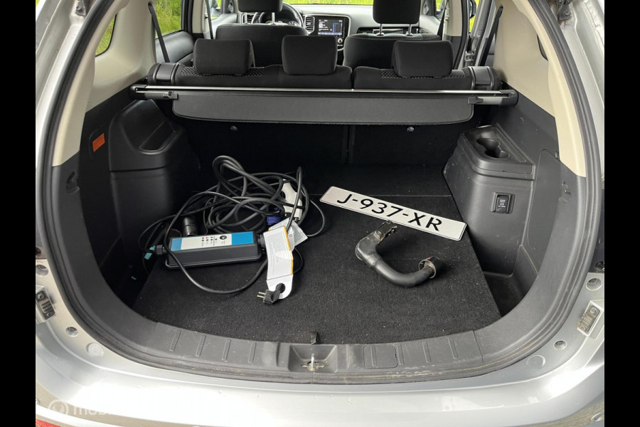 Mitsubishi Outlander 2.4 PHEV Pure trekhaak parkeersensoren camera