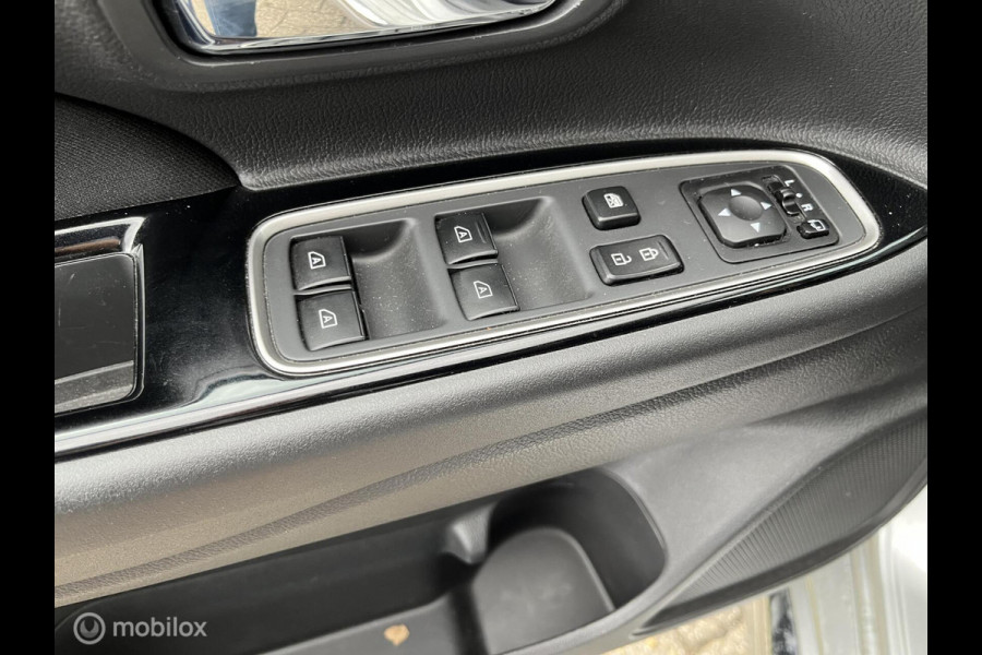 Mitsubishi Outlander 2.4 PHEV Pure trekhaak parkeersensoren camera