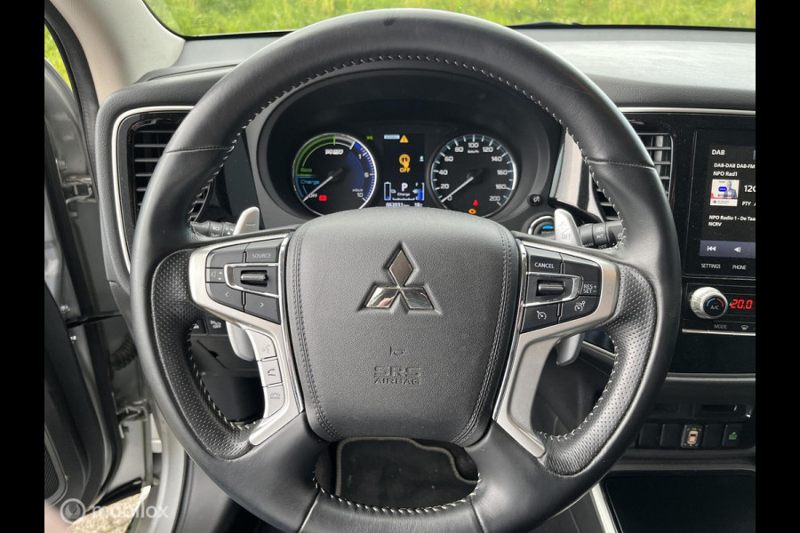 Mitsubishi Outlander 2.4 PHEV Pure trekhaak parkeersensoren camera