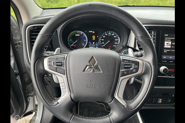 Mitsubishi Outlander 2.4 PHEV Pure trekhaak parkeersensoren camera