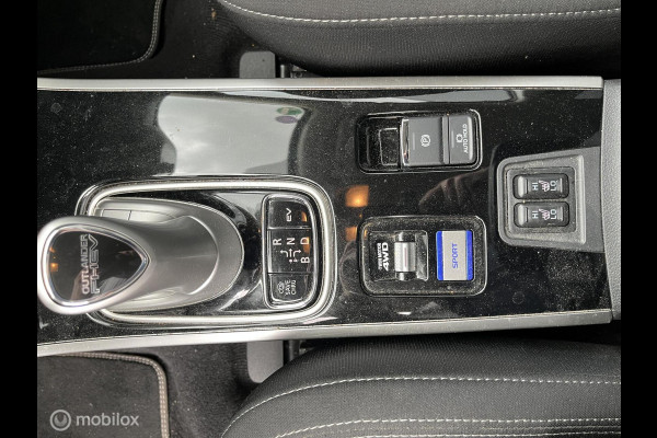 Mitsubishi Outlander 2.4 PHEV Pure trekhaak parkeersensoren camera