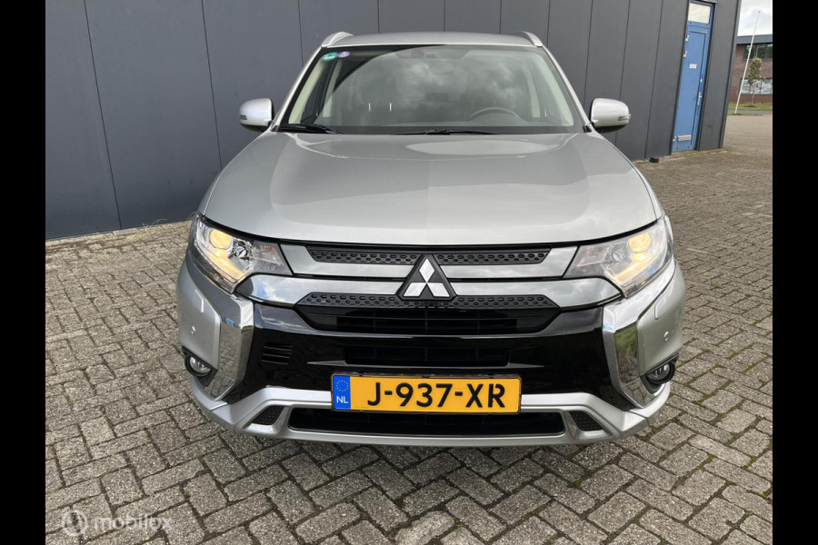 Mitsubishi Outlander 2.4 PHEV Pure trekhaak parkeersensoren camera