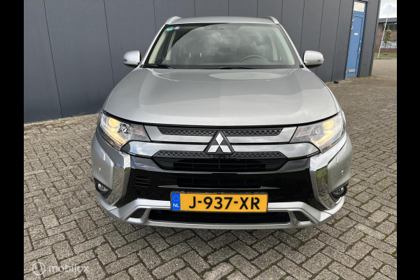 Mitsubishi Outlander 2.4 PHEV Pure trekhaak parkeersensoren camera