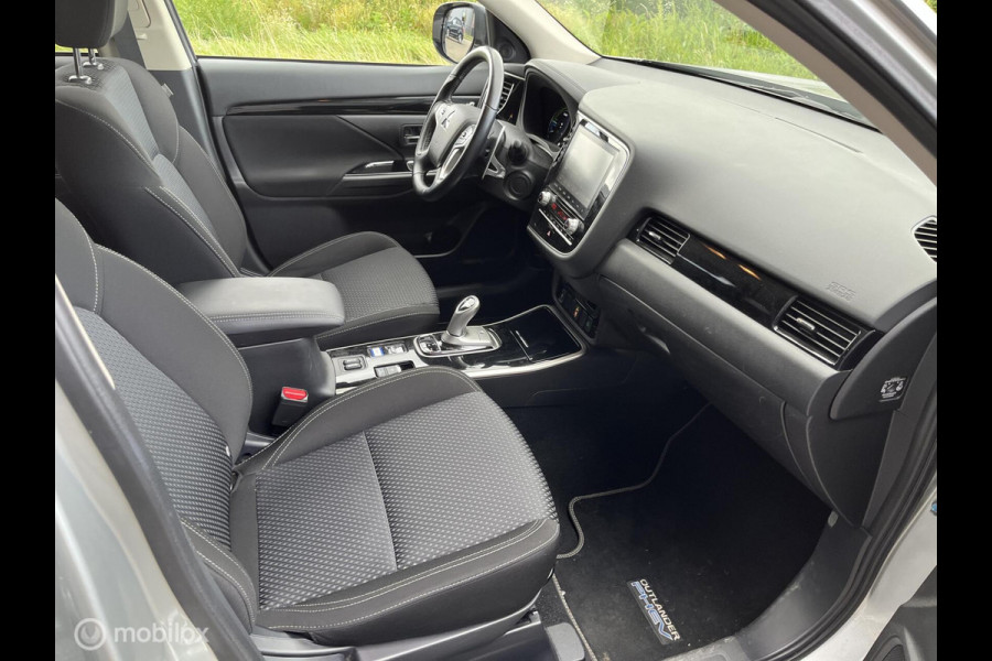 Mitsubishi Outlander 2.4 PHEV Pure trekhaak parkeersensoren camera