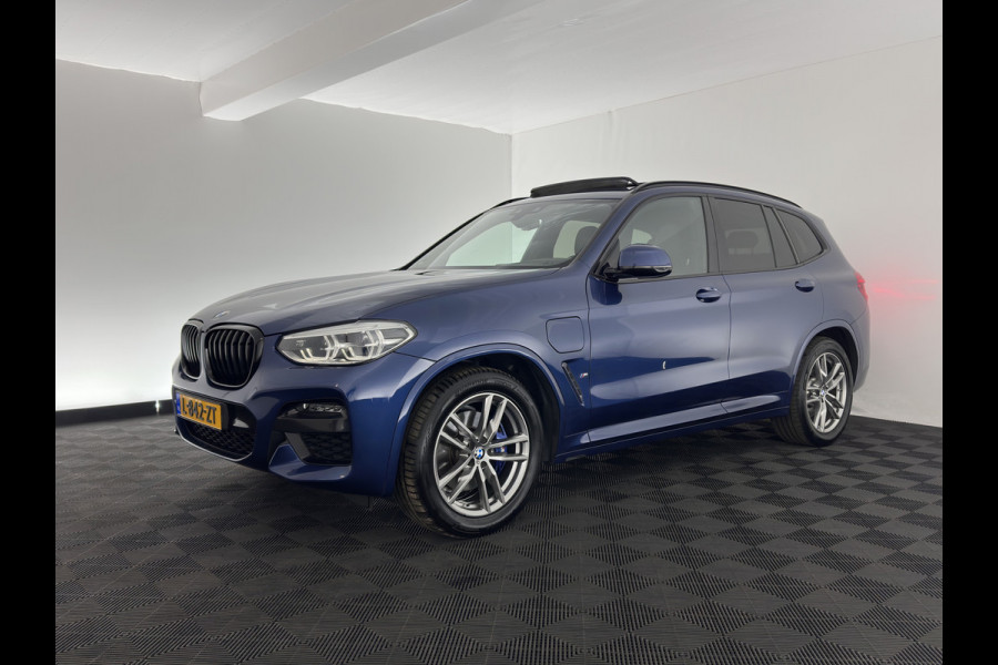 BMW X3 xDrive30e M-Sportpack Business Edition Plus (INCL-BTW) *PANO | LUXURY-LEATHER | FULL-LED | DIGI-COCKPIT | HIFI-SOUND | CARPLAY | DAB+ | HEATED-SPORTSEATS | AMBIENT-LIGHT | PRIVACY-GLASS | SHIFT-PADDLES | TOWBAR | 19''ALU*