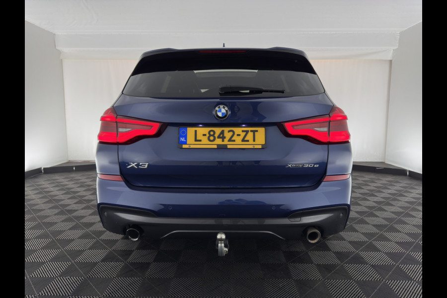BMW X3 xDrive30e M-Sportpack Business Edition Plus (INCL-BTW) *PANO | LUXURY-LEATHER | FULL-LED | DIGI-COCKPIT | HIFI-SOUND | CARPLAY | DAB+ | HEATED-SPORTSEATS | AMBIENT-LIGHT | PRIVACY-GLASS | SHIFT-PADDLES | TOWBAR | 19''ALU*
