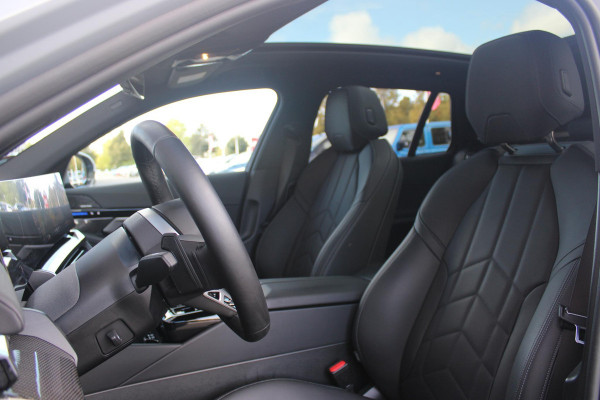 BMW 5 Serie Touring 520i | M-SPORT INTERIEUR / EXTERIEUR | MULTIFUNCTIONELE SPORTSTOELEN, VOLLEDIG ELEKTRISCH MET GEHEUGEN | VOORSTOELEN VERWARMD / GEVENTILEERD | ACHTERBANK VERWARMD | HALF LEDER / HALF ALCANTARA BEKLEDING | GLAZEN PANORAMA DAK | HARMAN KARDON PREMIUM AUDIO | APPLE CARPLAY / ANDROID AUTO | EXTRA GETINT GLAS ACHTER | GECOMBINEERD RADAR- CAMERA SYSTEEM | NAVIGATIE |