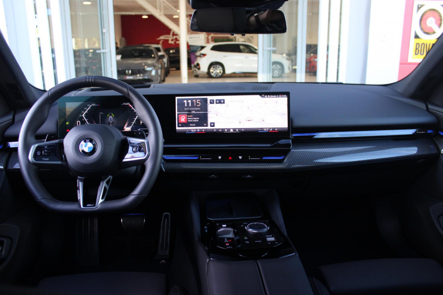 BMW 5 Serie Touring 520i | M-SPORT INTERIEUR / EXTERIEUR | MULTIFUNCTIONELE SPORTSTOELEN, VOLLEDIG ELEKTRISCH MET GEHEUGEN | VOORSTOELEN VERWARMD / GEVENTILEERD | ACHTERBANK VERWARMD | HALF LEDER / HALF ALCANTARA BEKLEDING | GLAZEN PANORAMA DAK | HARMAN KARDON PREMIUM AUDIO | APPLE CARPLAY / ANDROID AUTO | EXTRA GETINT GLAS ACHTER | GECOMBINEERD RADAR- CAMERA SYSTEEM | NAVIGATIE |