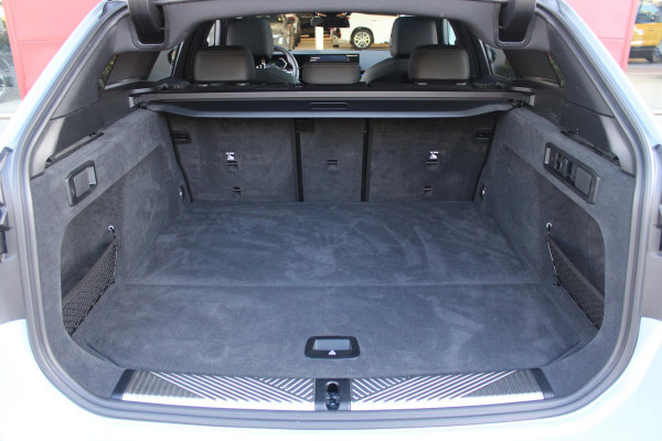 BMW 5 Serie Touring 520i | M-SPORT INTERIEUR / EXTERIEUR | MULTIFUNCTIONELE SPORTSTOELEN, VOLLEDIG ELEKTRISCH MET GEHEUGEN | VOORSTOELEN VERWARMD / GEVENTILEERD | ACHTERBANK VERWARMD | HALF LEDER / HALF ALCANTARA BEKLEDING | GLAZEN PANORAMA DAK | HARMAN KARDON PREMIUM AUDIO | APPLE CARPLAY / ANDROID AUTO | EXTRA GETINT GLAS ACHTER | GECOMBINEERD RADAR- CAMERA SYSTEEM | NAVIGATIE |