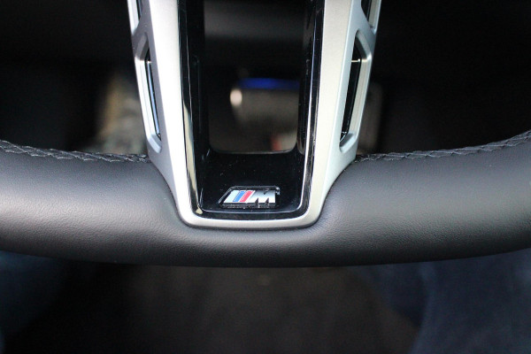 BMW 5 Serie Touring 520i | M-SPORT INTERIEUR / EXTERIEUR | MULTIFUNCTIONELE SPORTSTOELEN, VOLLEDIG ELEKTRISCH MET GEHEUGEN | VOORSTOELEN VERWARMD / GEVENTILEERD | ACHTERBANK VERWARMD | HALF LEDER / HALF ALCANTARA BEKLEDING | GLAZEN PANORAMA DAK | HARMAN KARDON PREMIUM AUDIO | APPLE CARPLAY / ANDROID AUTO | EXTRA GETINT GLAS ACHTER | GECOMBINEERD RADAR- CAMERA SYSTEEM | NAVIGATIE |