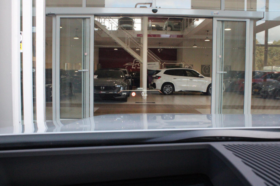 BMW 5 Serie Touring 520i | M-SPORT INTERIEUR / EXTERIEUR | MULTIFUNCTIONELE SPORTSTOELEN, VOLLEDIG ELEKTRISCH MET GEHEUGEN | VOORSTOELEN VERWARMD / GEVENTILEERD | ACHTERBANK VERWARMD | HALF LEDER / HALF ALCANTARA BEKLEDING | GLAZEN PANORAMA DAK | HARMAN KARDON PREMIUM AUDIO | APPLE CARPLAY / ANDROID AUTO | EXTRA GETINT GLAS ACHTER | GECOMBINEERD RADAR- CAMERA SYSTEEM | NAVIGATIE |