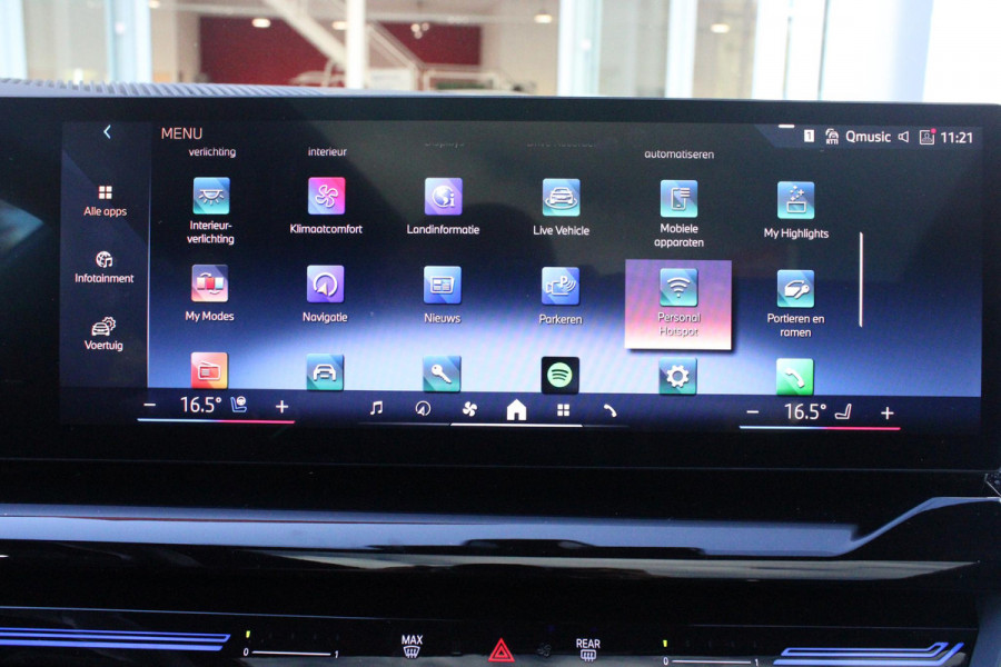 BMW 5 Serie Touring 520i | M-SPORT INTERIEUR / EXTERIEUR | MULTIFUNCTIONELE SPORTSTOELEN, VOLLEDIG ELEKTRISCH MET GEHEUGEN | VOORSTOELEN VERWARMD / GEVENTILEERD | ACHTERBANK VERWARMD | HALF LEDER / HALF ALCANTARA BEKLEDING | GLAZEN PANORAMA DAK | HARMAN KARDON PREMIUM AUDIO | APPLE CARPLAY / ANDROID AUTO | EXTRA GETINT GLAS ACHTER | GECOMBINEERD RADAR- CAMERA SYSTEEM | NAVIGATIE |