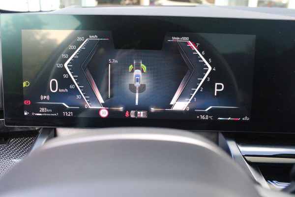 BMW 5 Serie Touring 520i | M-SPORT INTERIEUR / EXTERIEUR | MULTIFUNCTIONELE SPORTSTOELEN, VOLLEDIG ELEKTRISCH MET GEHEUGEN | VOORSTOELEN VERWARMD / GEVENTILEERD | ACHTERBANK VERWARMD | HALF LEDER / HALF ALCANTARA BEKLEDING | GLAZEN PANORAMA DAK | HARMAN KARDON PREMIUM AUDIO | APPLE CARPLAY / ANDROID AUTO | EXTRA GETINT GLAS ACHTER | GECOMBINEERD RADAR- CAMERA SYSTEEM | NAVIGATIE |