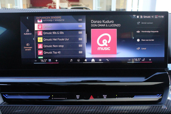 BMW 5 Serie Touring 520i | M-SPORT INTERIEUR / EXTERIEUR | MULTIFUNCTIONELE SPORTSTOELEN, VOLLEDIG ELEKTRISCH MET GEHEUGEN | VOORSTOELEN VERWARMD / GEVENTILEERD | ACHTERBANK VERWARMD | HALF LEDER / HALF ALCANTARA BEKLEDING | GLAZEN PANORAMA DAK | HARMAN KARDON PREMIUM AUDIO | APPLE CARPLAY / ANDROID AUTO | EXTRA GETINT GLAS ACHTER | GECOMBINEERD RADAR- CAMERA SYSTEEM | NAVIGATIE |