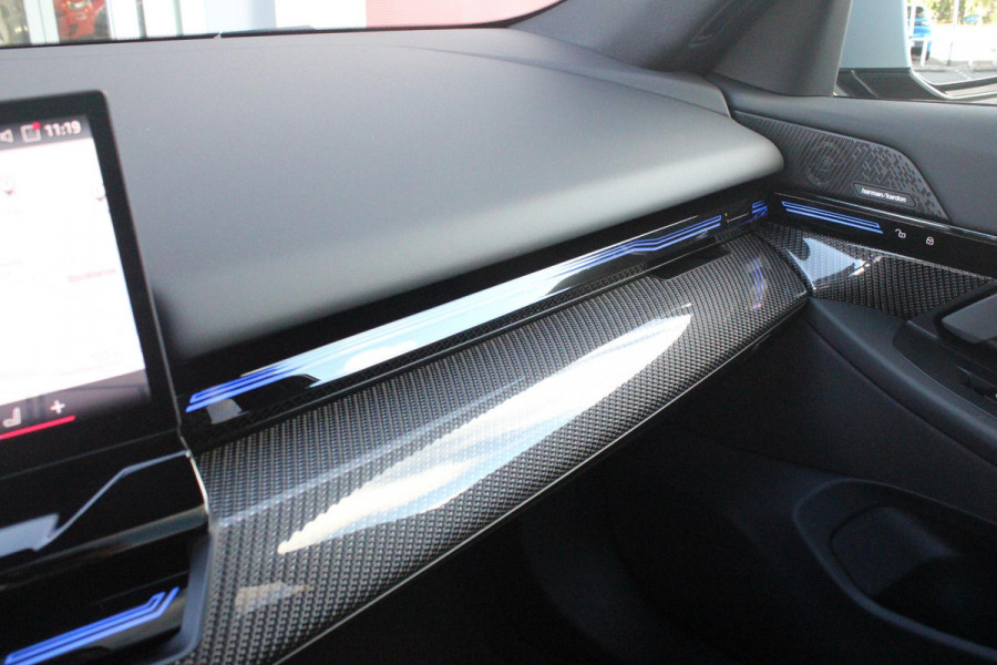 BMW 5 Serie Touring 520i | M-SPORT INTERIEUR / EXTERIEUR | MULTIFUNCTIONELE SPORTSTOELEN, VOLLEDIG ELEKTRISCH MET GEHEUGEN | VOORSTOELEN VERWARMD / GEVENTILEERD | ACHTERBANK VERWARMD | HALF LEDER / HALF ALCANTARA BEKLEDING | GLAZEN PANORAMA DAK | HARMAN KARDON PREMIUM AUDIO | APPLE CARPLAY / ANDROID AUTO | EXTRA GETINT GLAS ACHTER | GECOMBINEERD RADAR- CAMERA SYSTEEM | NAVIGATIE |