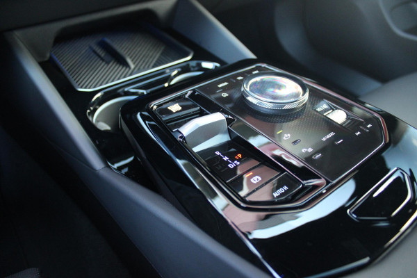 BMW 5 Serie Touring 520i | M-SPORT INTERIEUR / EXTERIEUR | MULTIFUNCTIONELE SPORTSTOELEN, VOLLEDIG ELEKTRISCH MET GEHEUGEN | VOORSTOELEN VERWARMD / GEVENTILEERD | ACHTERBANK VERWARMD | HALF LEDER / HALF ALCANTARA BEKLEDING | GLAZEN PANORAMA DAK | HARMAN KARDON PREMIUM AUDIO | APPLE CARPLAY / ANDROID AUTO | EXTRA GETINT GLAS ACHTER | GECOMBINEERD RADAR- CAMERA SYSTEEM | NAVIGATIE |